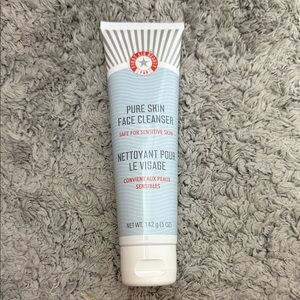 First Aid Beauty Pure Skin Face Cleanser - White and Gray